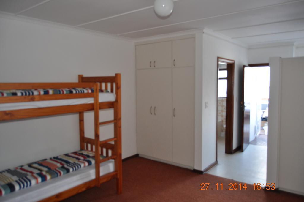 Backpacker Apartments Plettenberg Bay Ruang foto