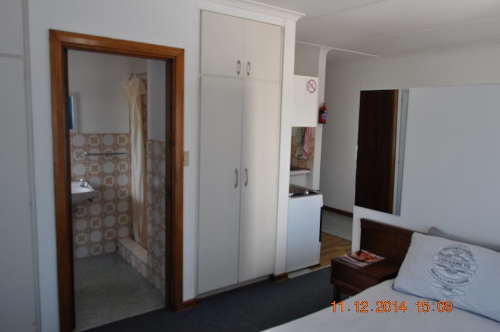 Backpacker Apartments Plettenberg Bay Ruang foto