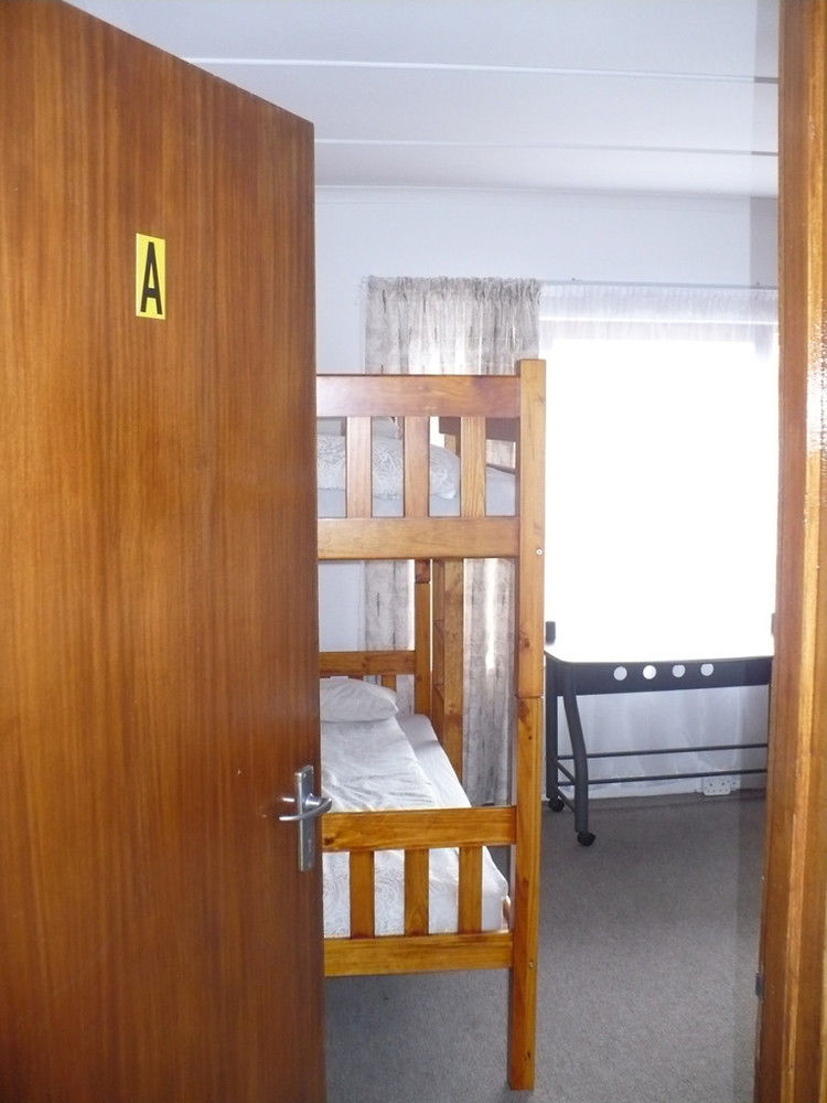 Backpacker Apartments Plettenberg Bay Bagian luar foto