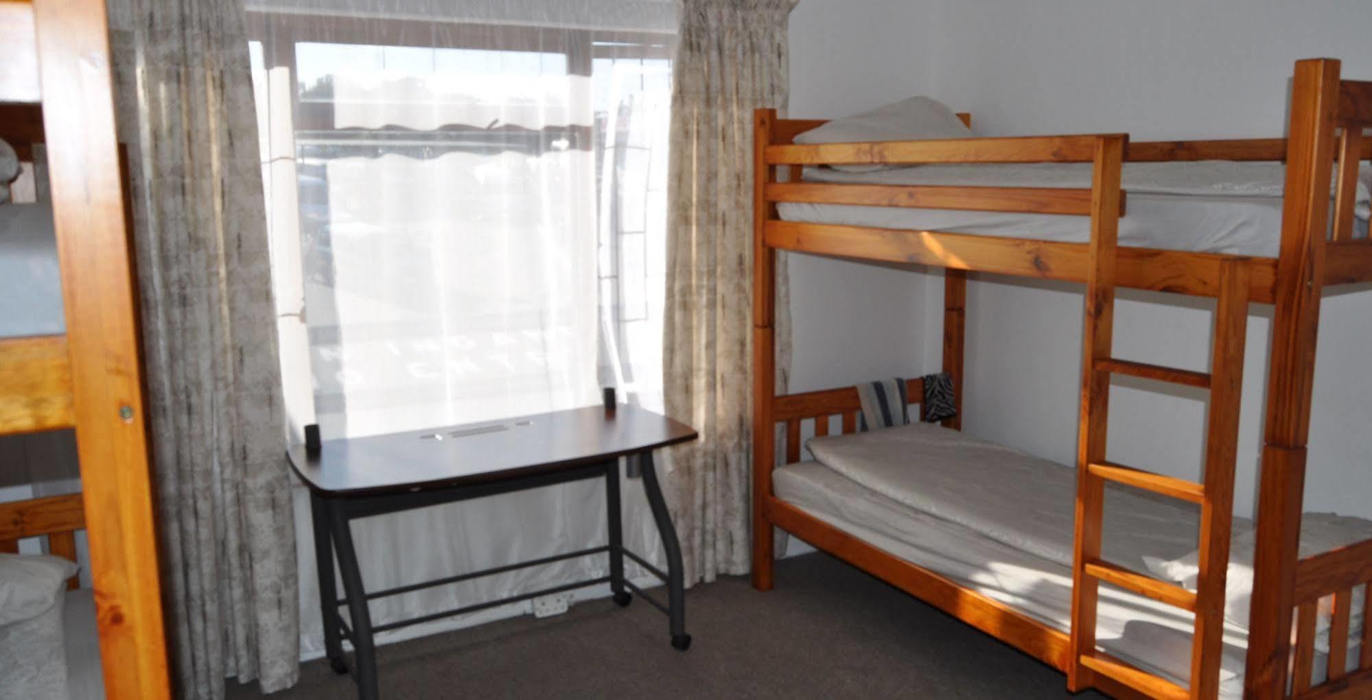 Backpacker Apartments Plettenberg Bay Bagian luar foto