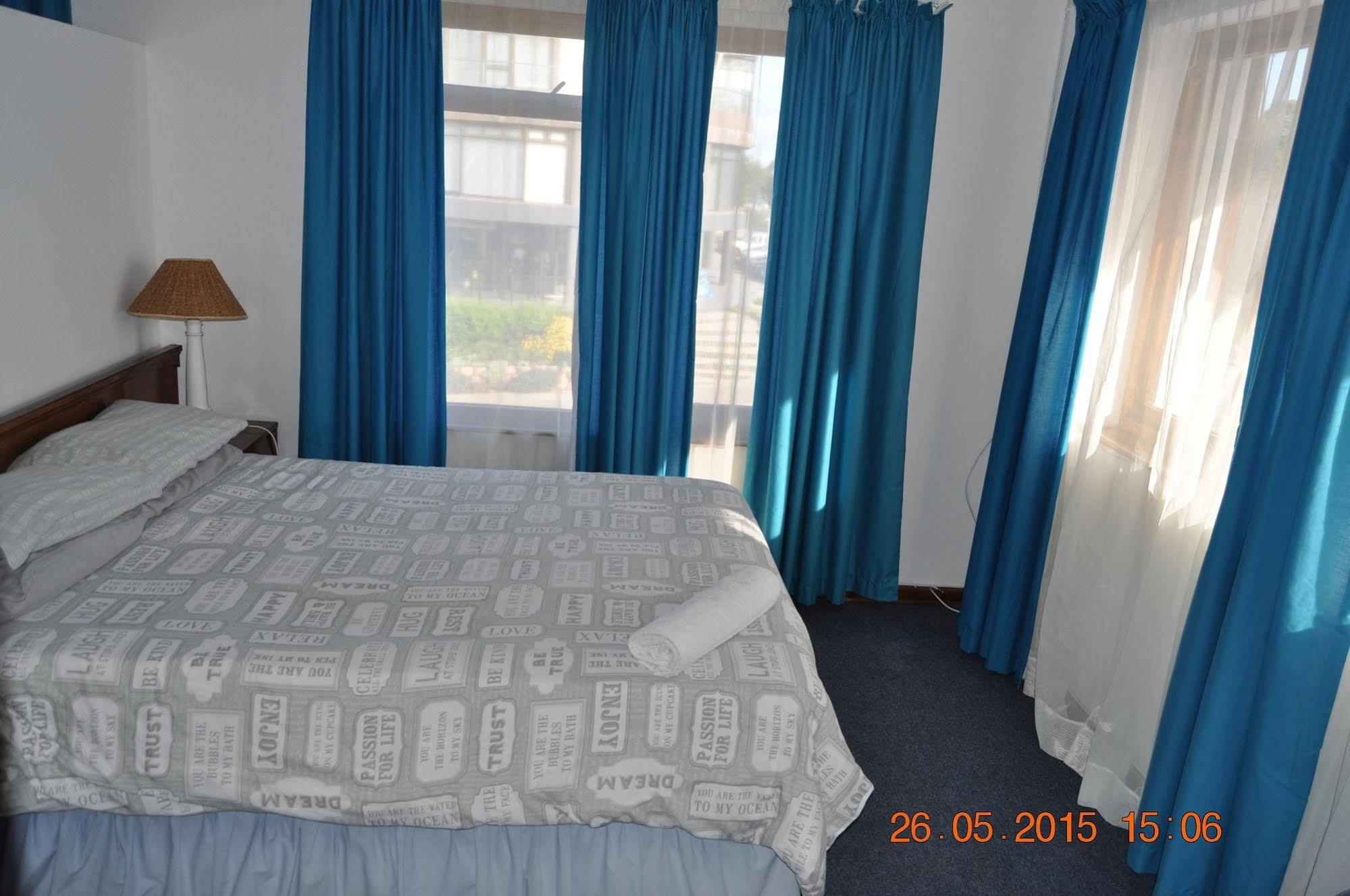 Backpacker Apartments Plettenberg Bay Bagian luar foto