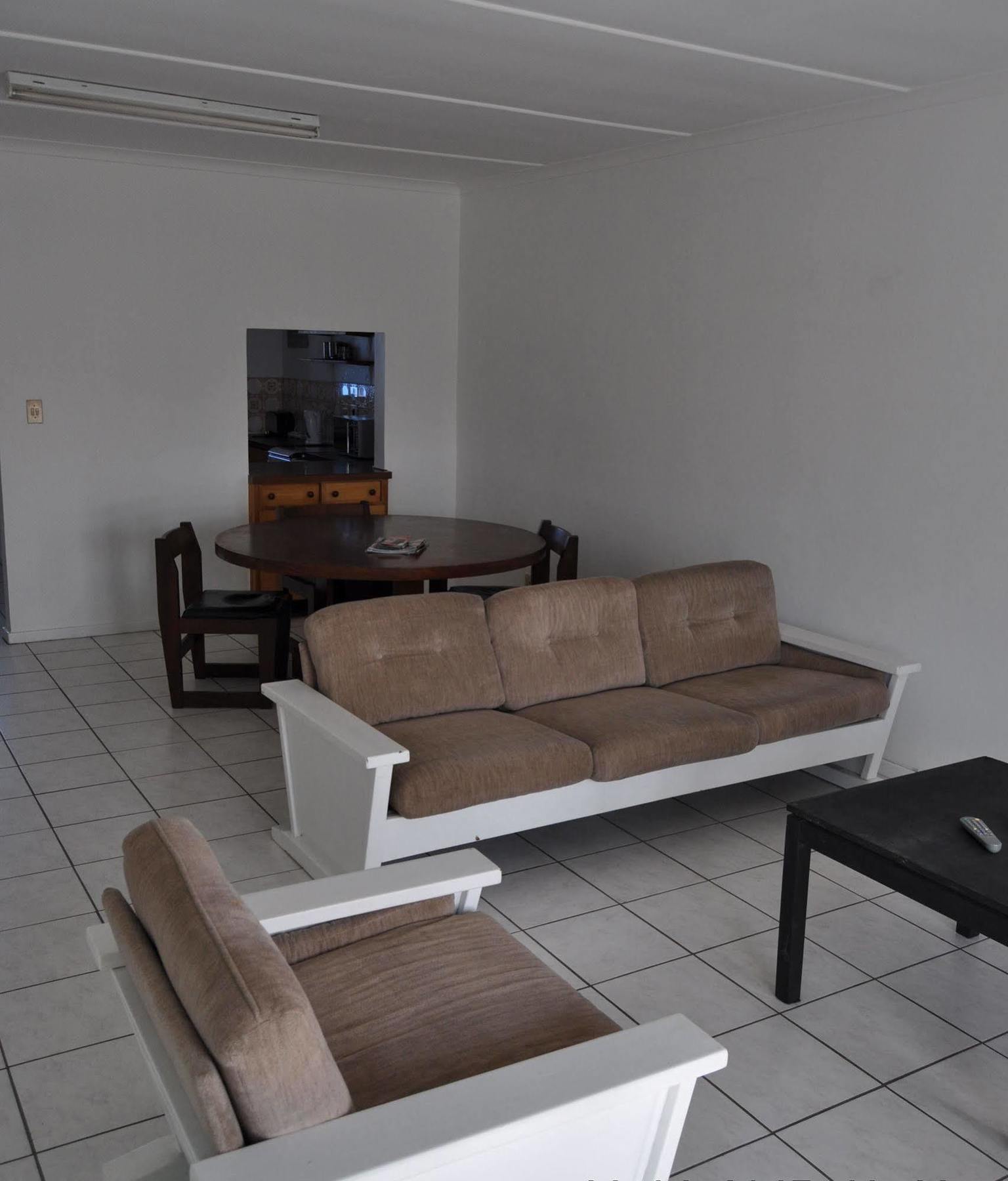 Backpacker Apartments Plettenberg Bay Bagian luar foto