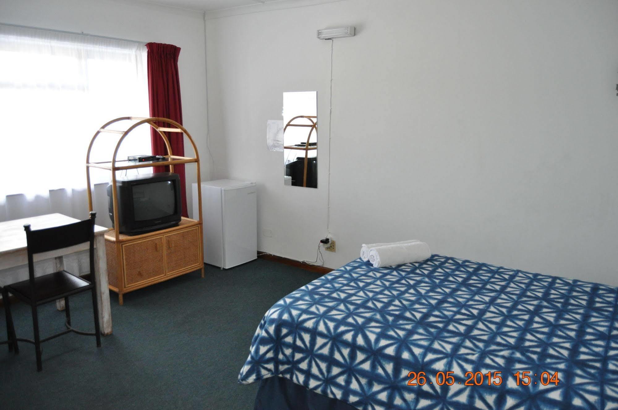 Backpacker Apartments Plettenberg Bay Bagian luar foto