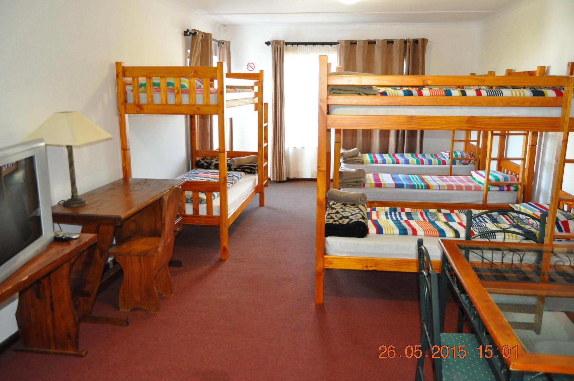 Backpacker Apartments Plettenberg Bay Bagian luar foto